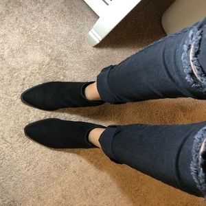Pointed Chelsea boots